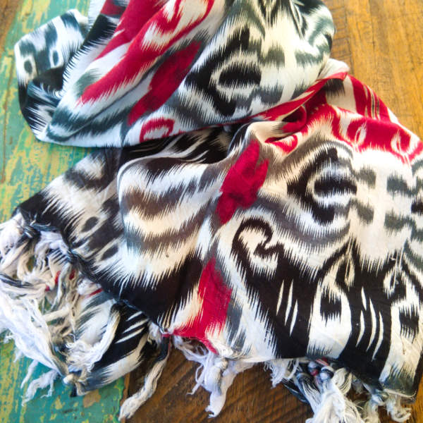 Sarong Ikat print black