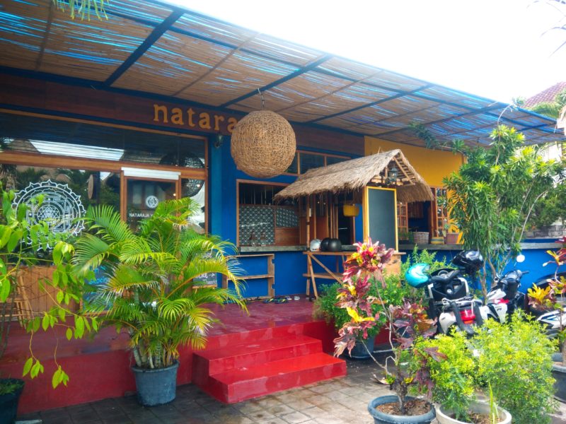バリ島クロボガンのベジタリアンレストラン＆ヨガシャラ