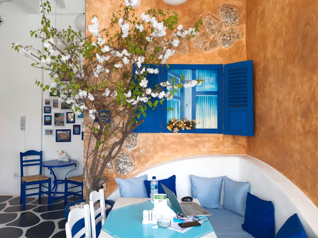 チャングーグリークレストラン「Santorini」の店内風景