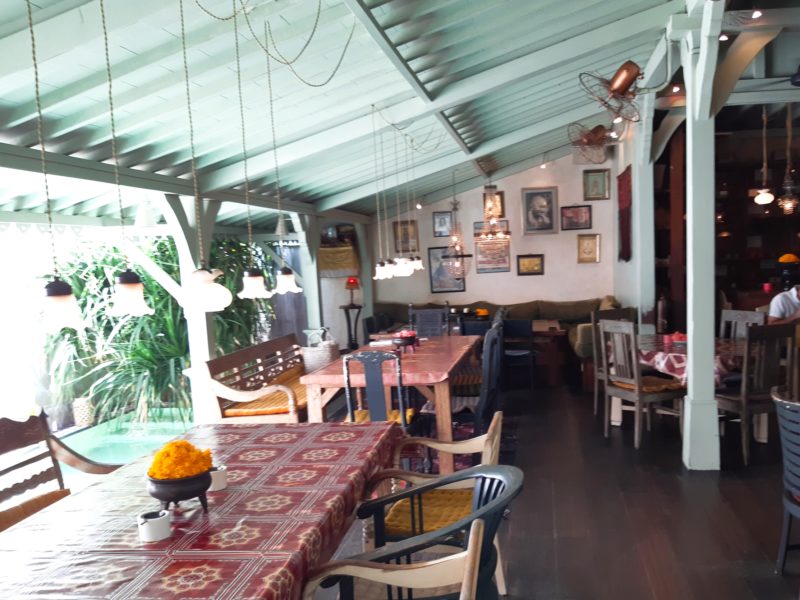 バリ島老舗のオシャレカフェ・レストラン「Cafe Bali」店内奥
