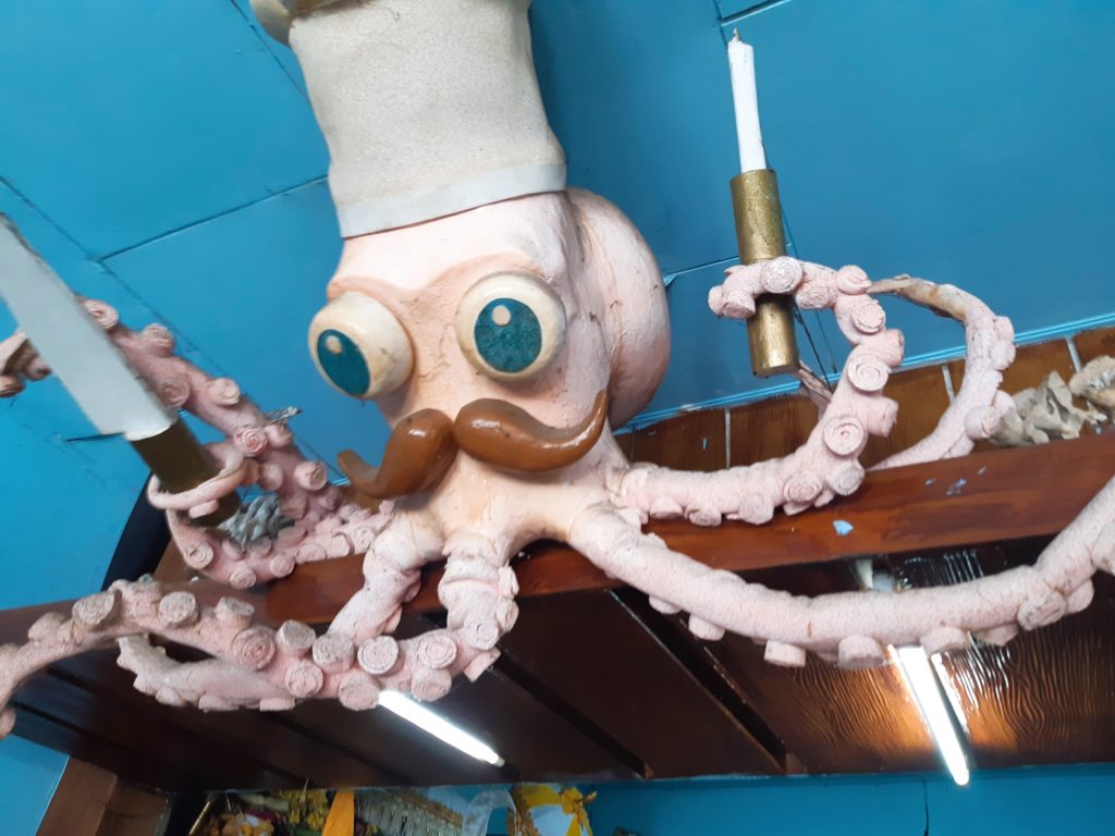 バリ島タコのラワールのワルンのタコ人形
