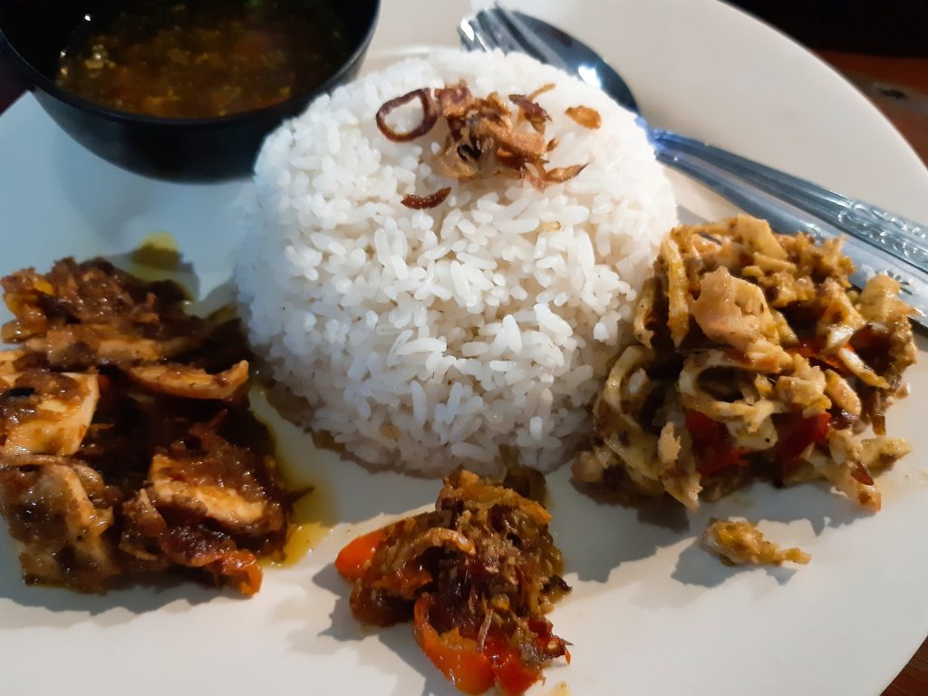 バリ料理イカ料理ワルン「Warung Ajik」のスラパセット